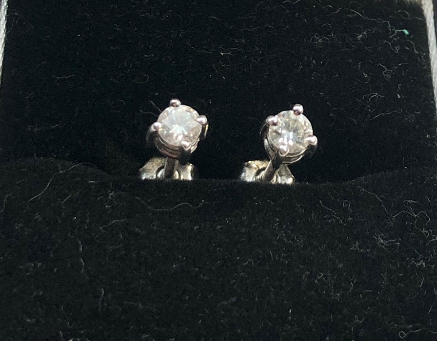 Pair of diamond earrings each set with single diamond that measures approx 4mm dia set in hallmarked - Image 2 of 4