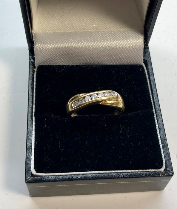 18ct gold diamond ring set wit 7 small diamonds in hallmarked 18ct gold marked 0.25 weight of ring 3