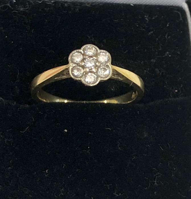 18ct gold diamond ring weight of ring 2.7g - Image 2 of 3