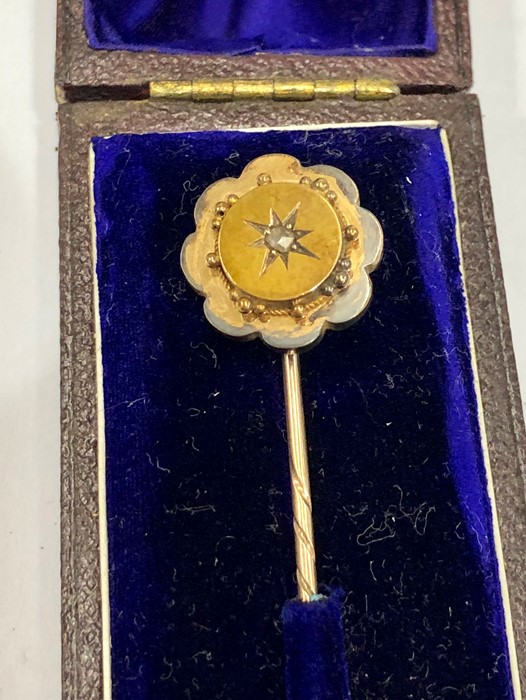 original boxed gold and diamond stick pin mesures approx 7.5 cm long weight 4g not hallmarked - Image 2 of 3