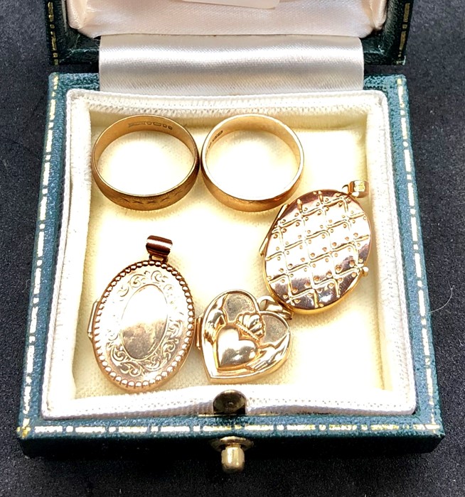 Selection of 9ct gold lockets and rings - Image 2 of 3