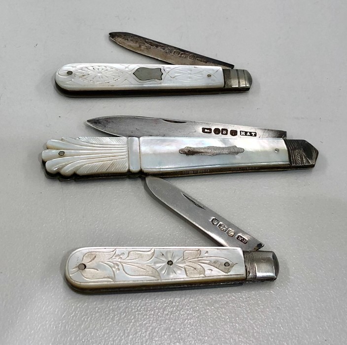 3 Antique silver blade fruit knives - Image 2 of 3