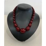 Antique cherry amber / bakelite graduated bead necklace good internal streaking weight