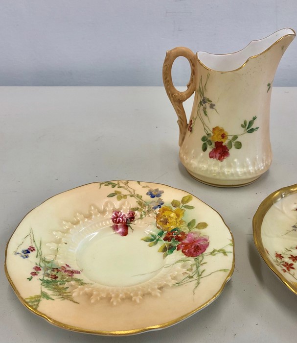 3 Worcester china items ,milk jug and 2 dishes - Image 2 of 4