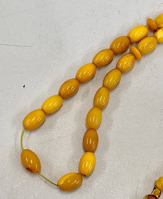 Islamic amber worry beads 45 small beds and 1 big bead the large bead broken in half total weight 20 - Image 3 of 4