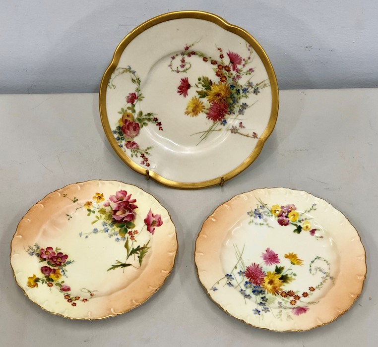 3 antique royal worcester plates 2 measure approx 17cm dia the other 19cm dia all in good condition - Image 2 of 4