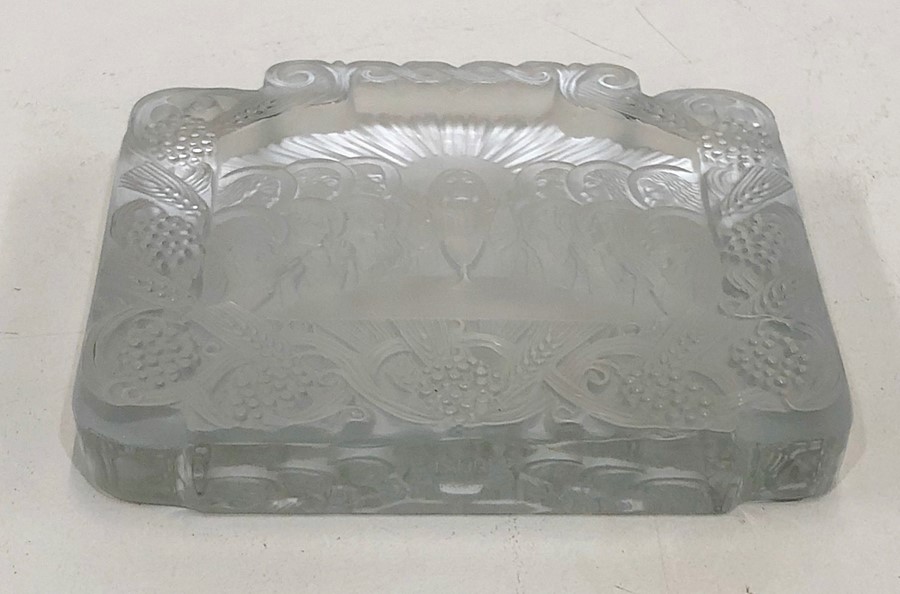 Lalique crystal clear glass paperweight the last supper measures approx 12cm by 13.5cm in good condi - Image 2 of 5