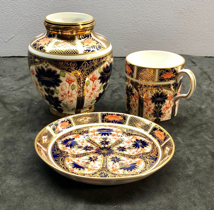 3 pieces of royal crown derby 1128 pattern includes vase dish and mug - Image 3 of 4