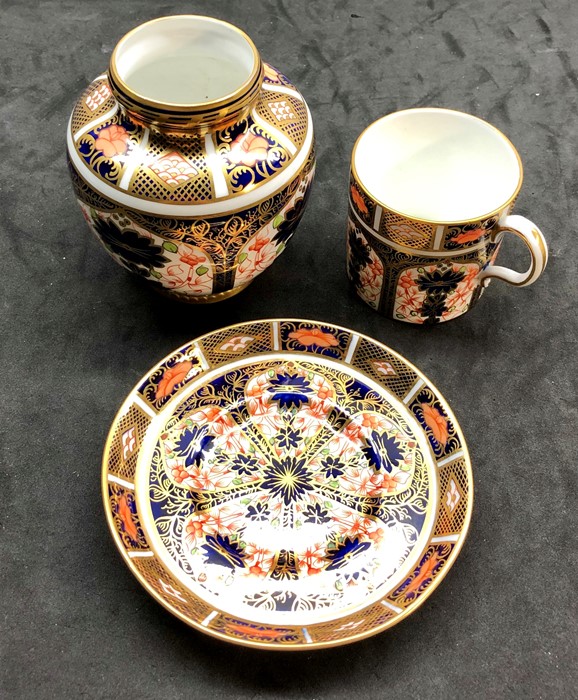 3 pieces of royal crown derby 1128 pattern includes vase dish and mug - Image 2 of 4