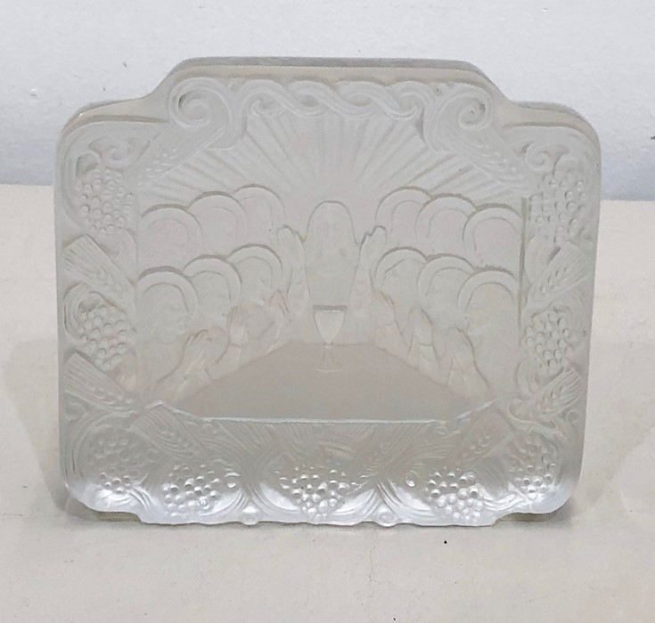 Lalique crystal clear glass paperweight the last supper measures approx 12cm by 13.5cm in good condi - Image 3 of 5