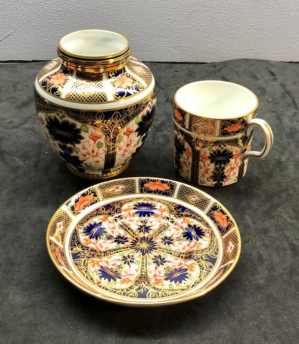 3 pieces of royal crown derby 1128 pattern includes vase dish and mug