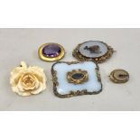 Selection of victorian brooches