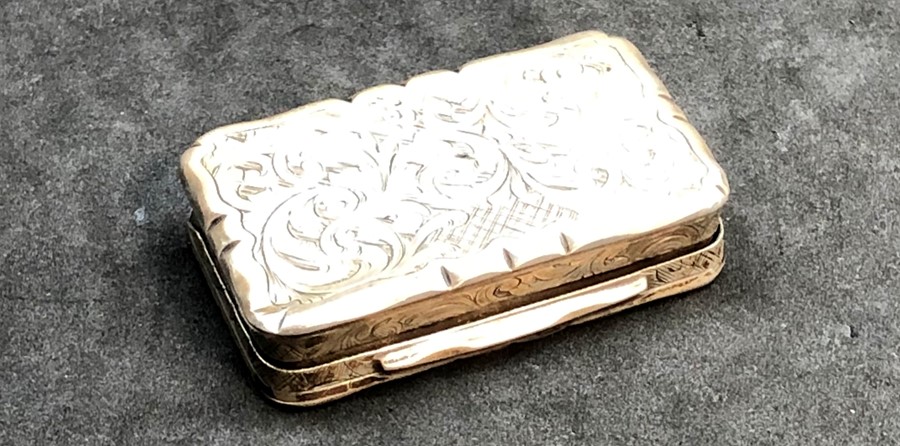 Antique 1858 victorian silver snuff box engraved on lid with Birmingham silver hallmarks measures ap - Image 5 of 7