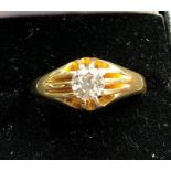 Vintage 18ct gold and diamond ring hallmarked 750 and set with large central diamond that measures 6