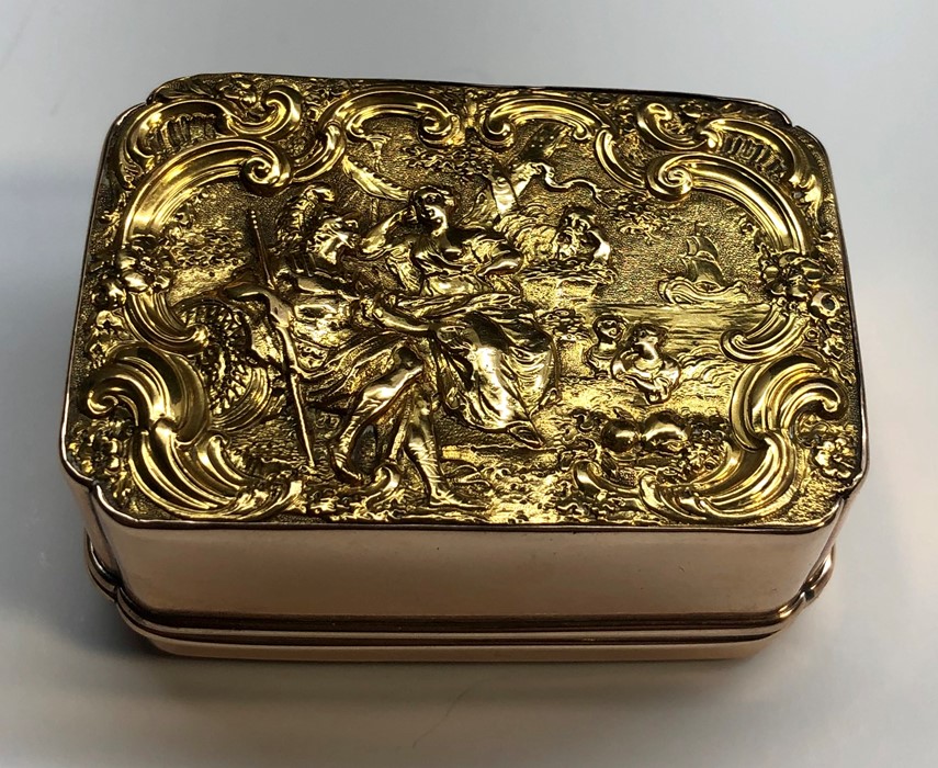 Fine decorative 22ct gold Repousse snuff box ornate lid and base with 22ct gold repoussee scenes th - Image 4 of 7