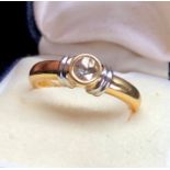 18ct gold Rose diamond ring set with single old cut rose diamond that measures approx 4.5mm dia weig