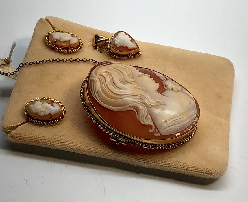 9ct gold mounted cameo brooch ,earrings and pendant .brooch measures approx 46mm by37mm - Image 3 of 3