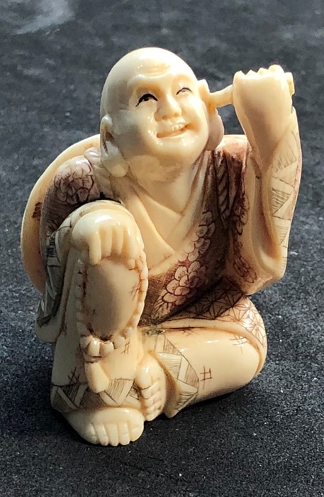 Fine Signed Japanese Netsuke fig measures approx height 50mm