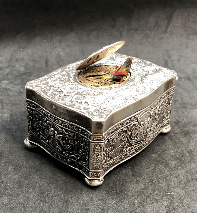 Fine continental silver singing bird box measures approx 107mm by 80mm height approx 85 mm winds and - Image 2 of 8