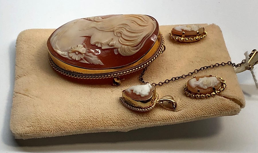 9ct gold mounted cameo brooch ,earrings and pendant .brooch measures approx 46mm by37mm - Image 2 of 3