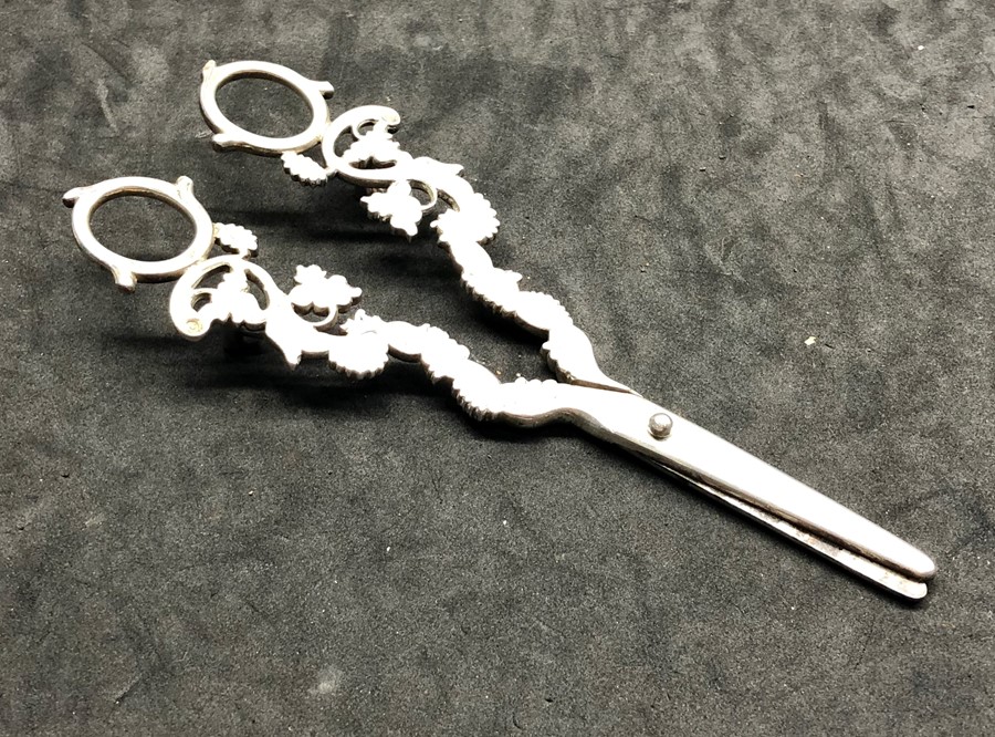 Fine large antique Dutch silver grape shears full dutch silver hallmarks measures approx 18cm long