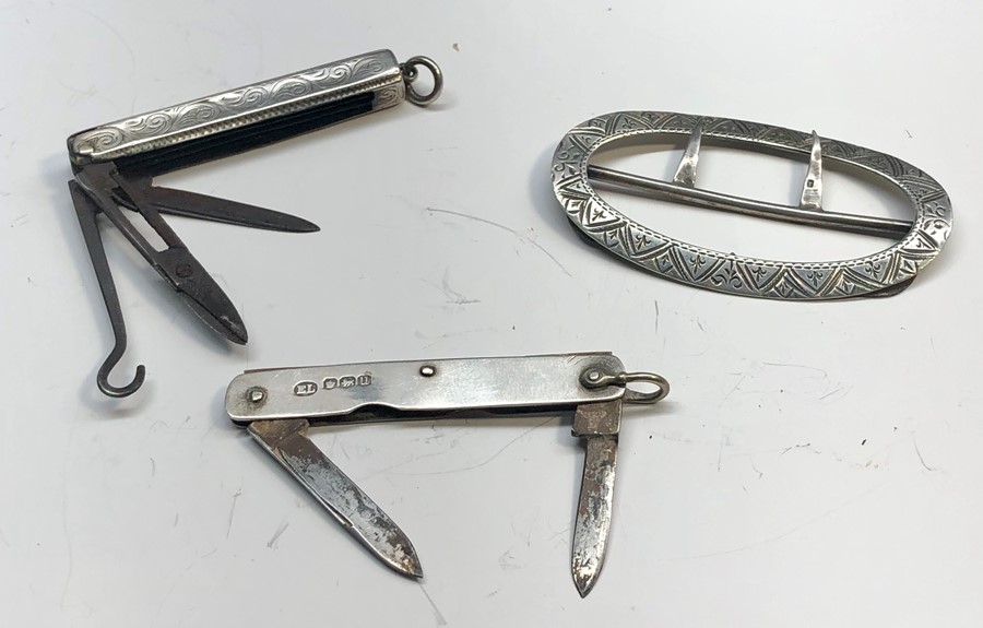 selection of 3 silver items includes 2 silver mounted pen knives one with scissors and button hook , - Image 2 of 3