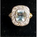 18ct gold diamond and Aquamarine ring hallmarked 18ct set with large aquamarine that measures approx