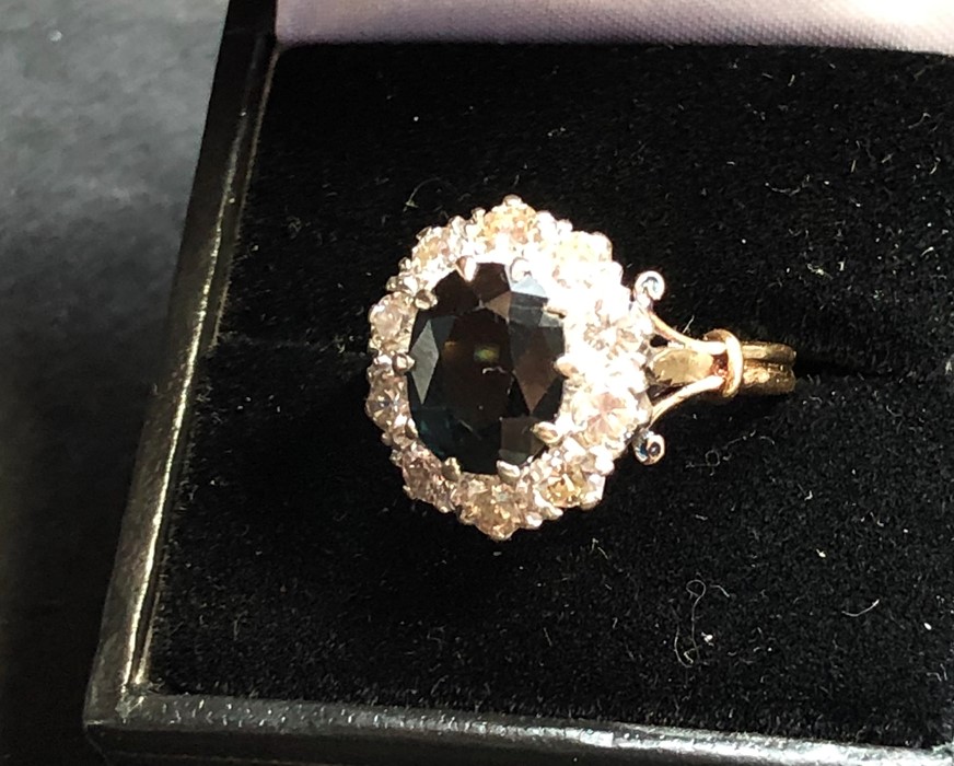 18ct gold diamond and sapphire ring hallmarked 18ct with large central sapphire that measures approx - Image 2 of 5