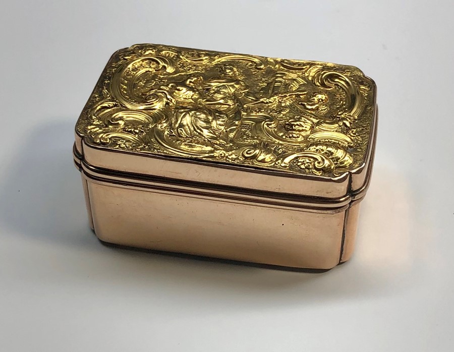 Fine decorative 22ct gold Repousse snuff box ornate lid and base with 22ct gold repoussee scenes th