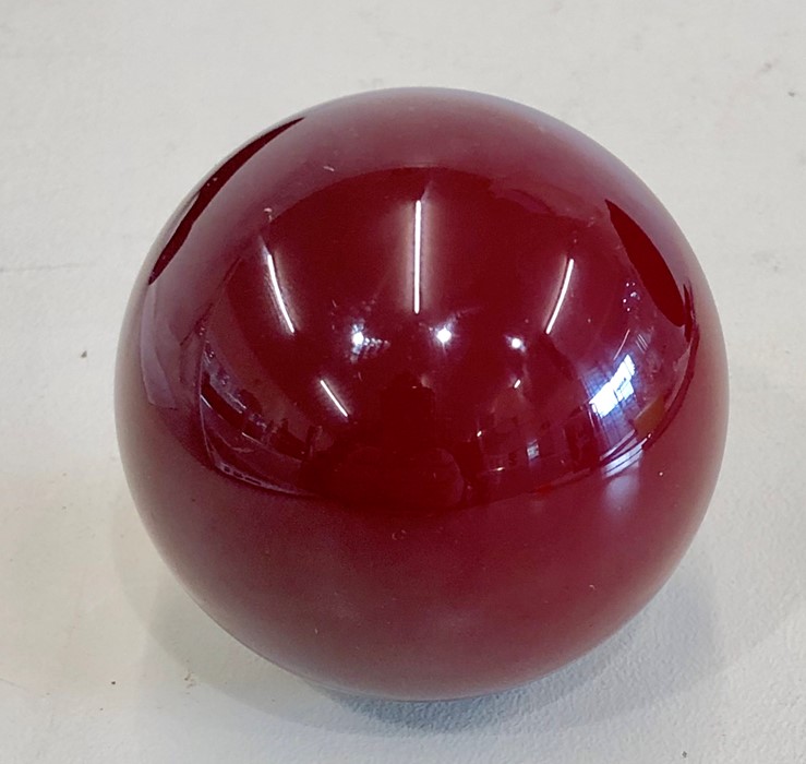 Unusual large ball cherry amber bakelit type, catlin in good condition weight 206g measures approx 6 - Image 2 of 3
