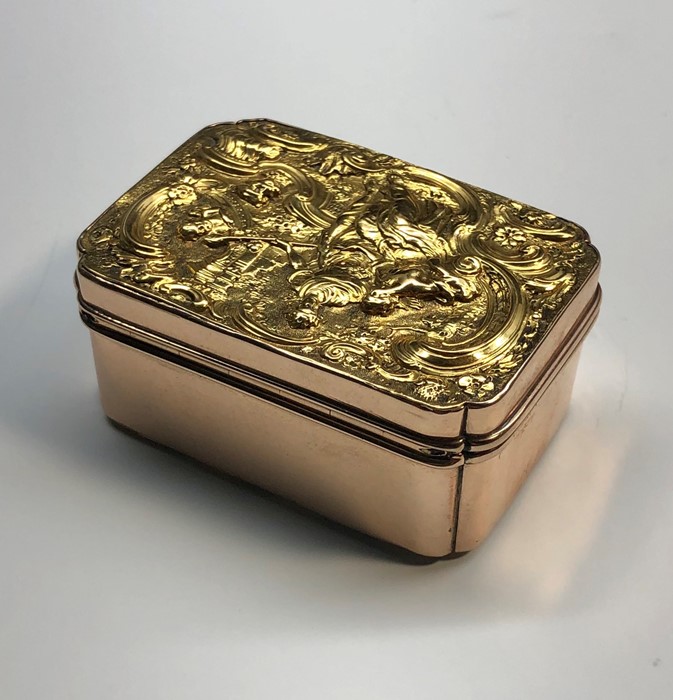 Fine decorative 22ct gold Repousse snuff box ornate lid and base with 22ct gold repoussee scenes th - Image 3 of 7