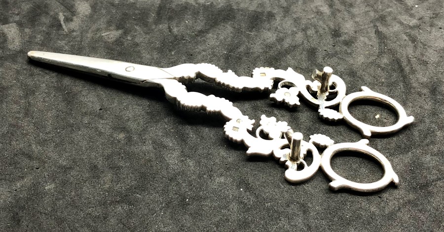 Fine large antique Dutch silver grape shears full dutch silver hallmarks measures approx 18cm long - Image 3 of 6