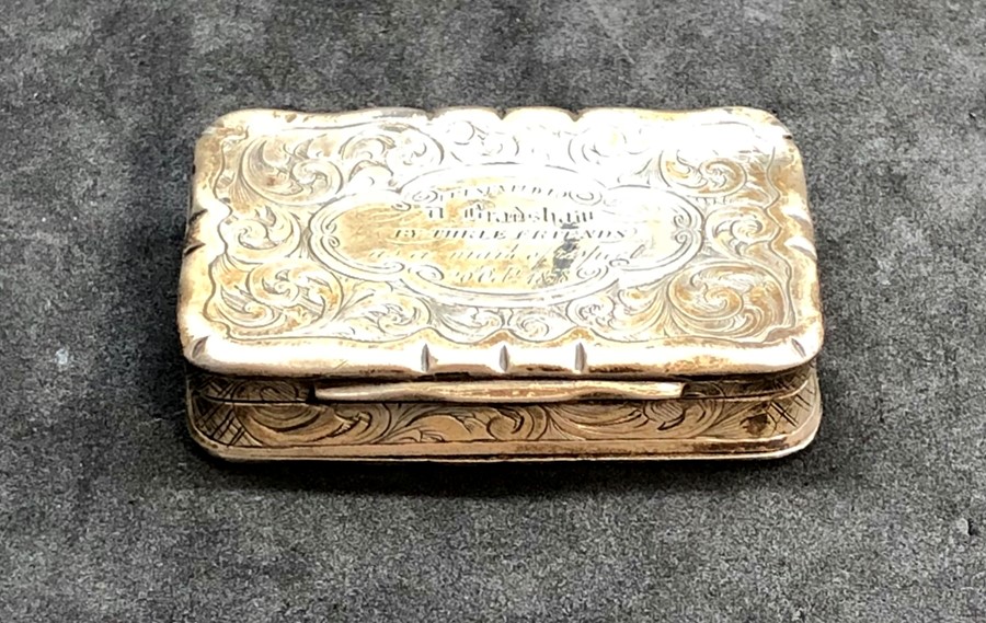 Antique 1858 victorian silver snuff box engraved on lid with Birmingham silver hallmarks measures ap - Image 3 of 7