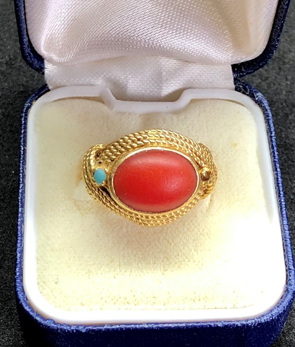 18ct gold coral ring set with central coral stone measures approx 12mm by 9mm with small turquoise s