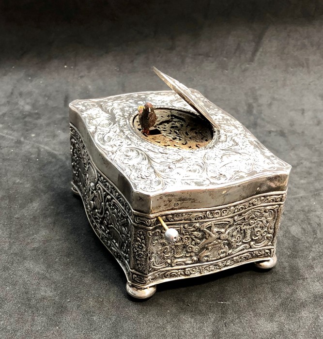 Fine continental silver singing bird box measures approx 107mm by 80mm height approx 85 mm winds and - Image 3 of 8