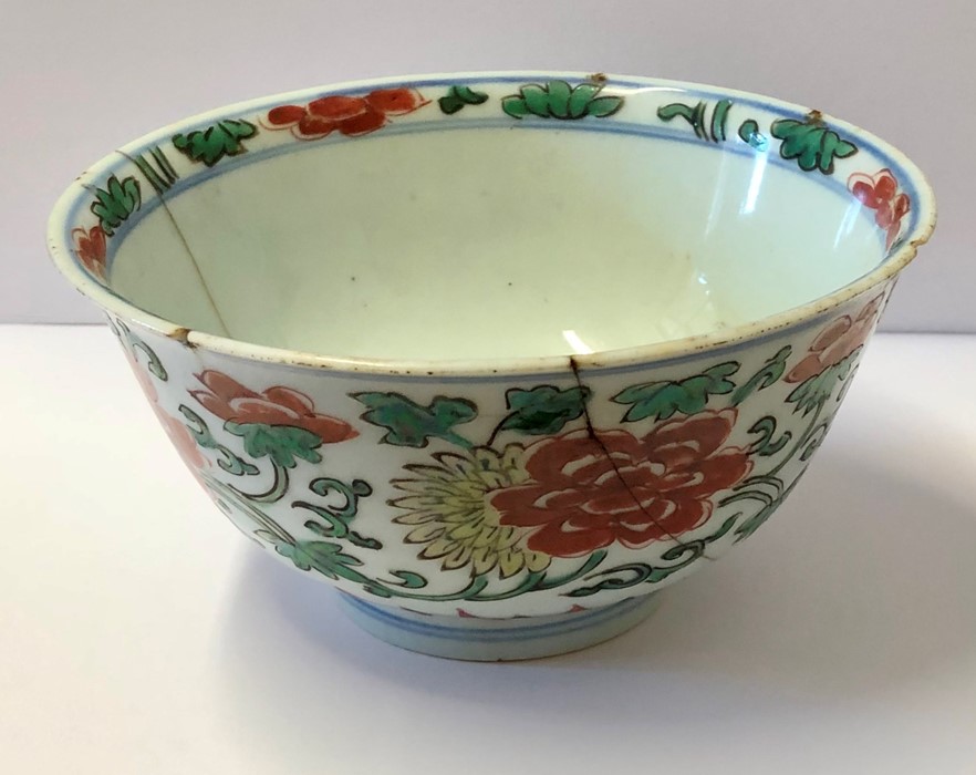 Kangxi period wucai chinese bowl with six character mark dimeter approx 14cm condition bowl has chip