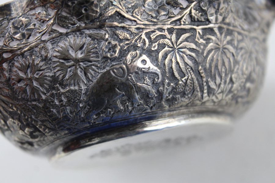 Vintage 925 silver bowl with jungle scene, wavy rim (88g) XRF tested for purity Diameter - 14.5cm - Image 2 of 6