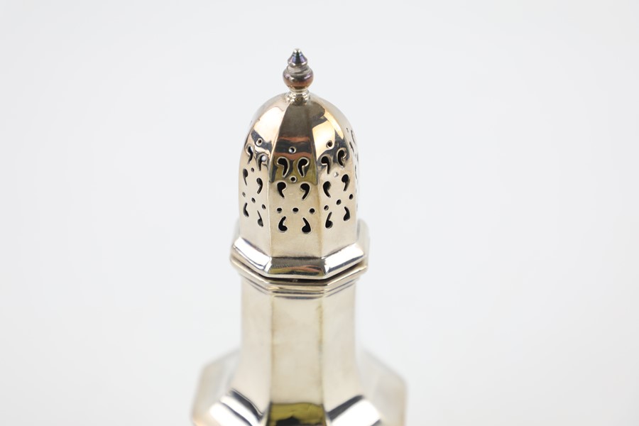 Vintage 1960 hallmarked London .925 Sterling Silver sugar shaker - Image 5 of 5