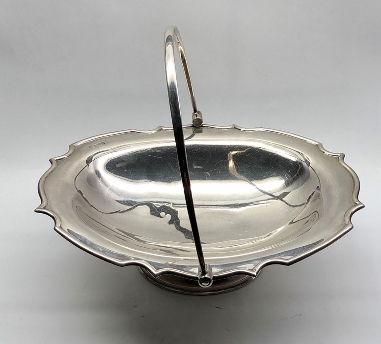 Antique silver fruit bowl / basket Chester silver hallmarks measures approx 30cm wide total weight - Image 4 of 5