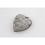 Vintage Stamped 925 love heart shaped vesta case with raised floral decoration dimensions - 4.5cm(w)