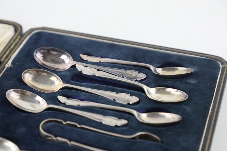 13 x Vintage hallmarked 925 silver spoons and sugar nips cased (168g) Items are in vintage condition - Image 2 of 7