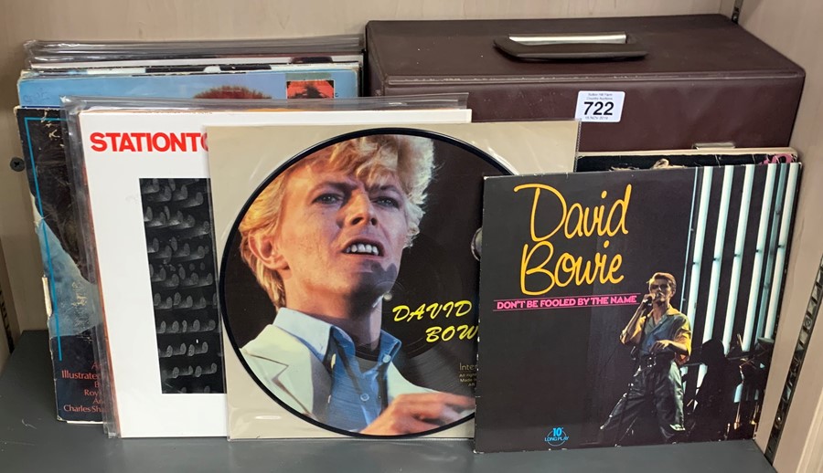 20 LPs David Bowie, 12" picture dish and Book