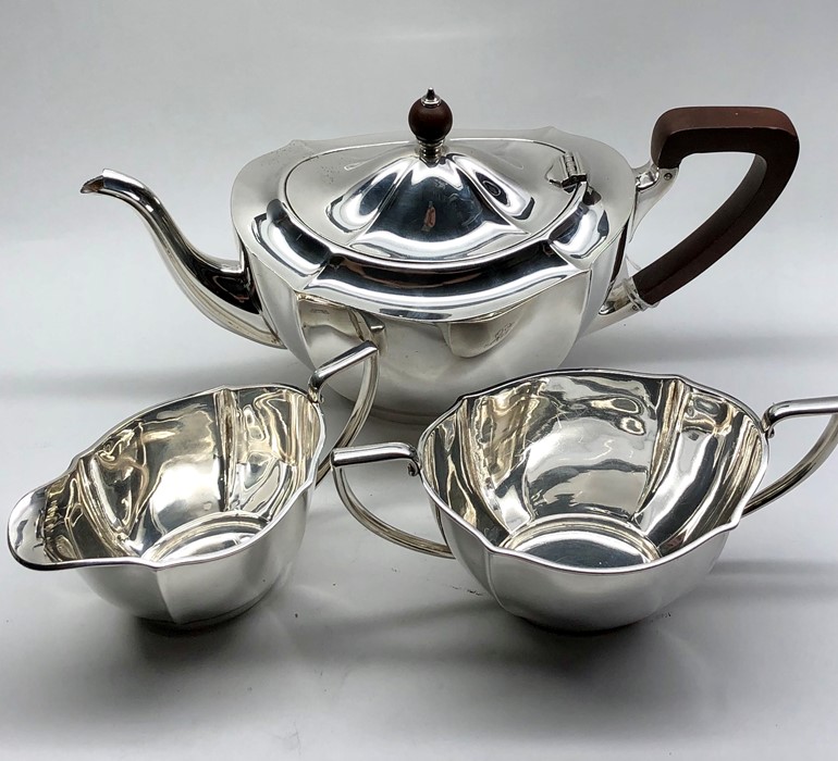 three piece silver tea service Birmingham silver hallmarks weight 1083g - Image 4 of 5