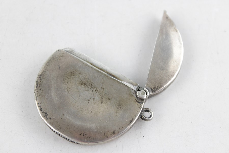 Antique hallmarked 1904 Birmingham silver circular vesta case Diameter - 4.5cm signs of age & use, - Image 5 of 5