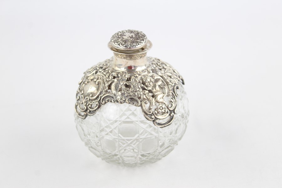 Antique 1904 Birmingham silver topped ladies perfume bottle (485g) with cut glass base, associated s