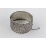 Fully hallmarked Victorian bangle, approx. 6cm hinge to clasp; 3.5cm wide In worn, antique condition
