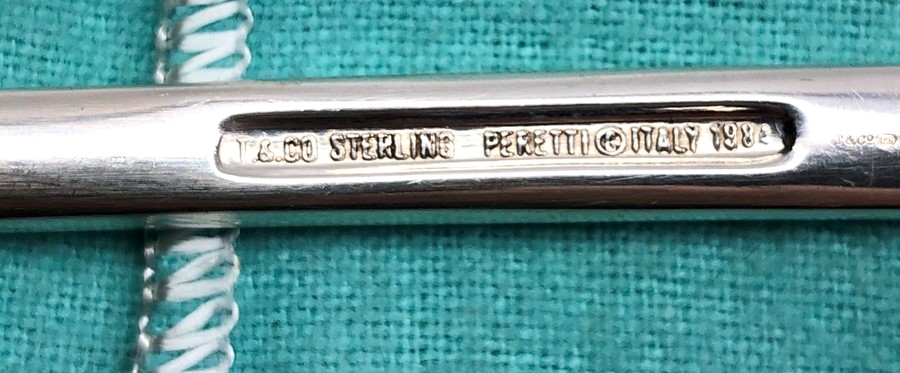 arge pair of Tiffany & Co serving spoon and Fork hallmarked T&Co sterling Peretti Italy 1984 they m - Image 4 of 5