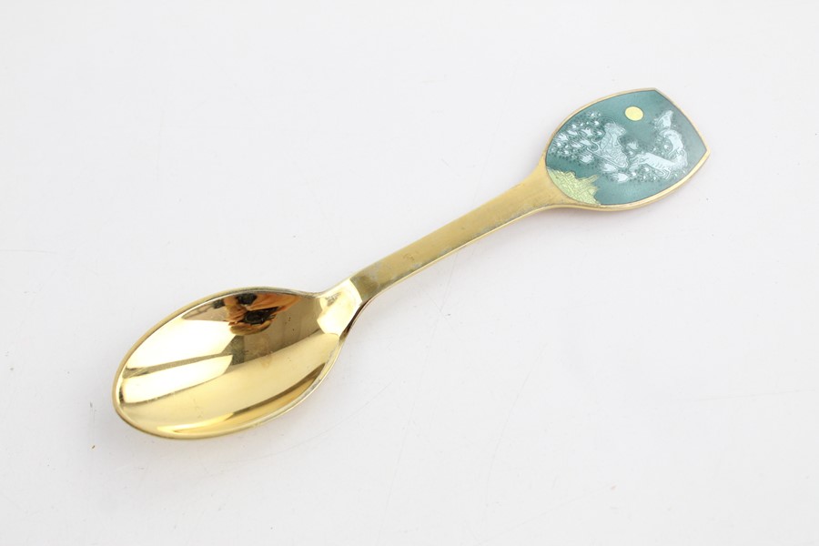 18164 2 x Vintage A.Michelsen danish silver gilt enamel Christmas spoons 86g Stamped July 1982 & 198 - Image 6 of 6