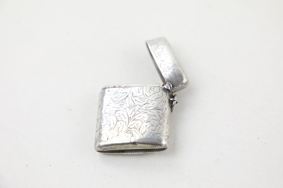 Antique 1900 hallmarked London silver vesta case Dimensions - 4.5cm x 5cm signs of age & use - Image 4 of 4