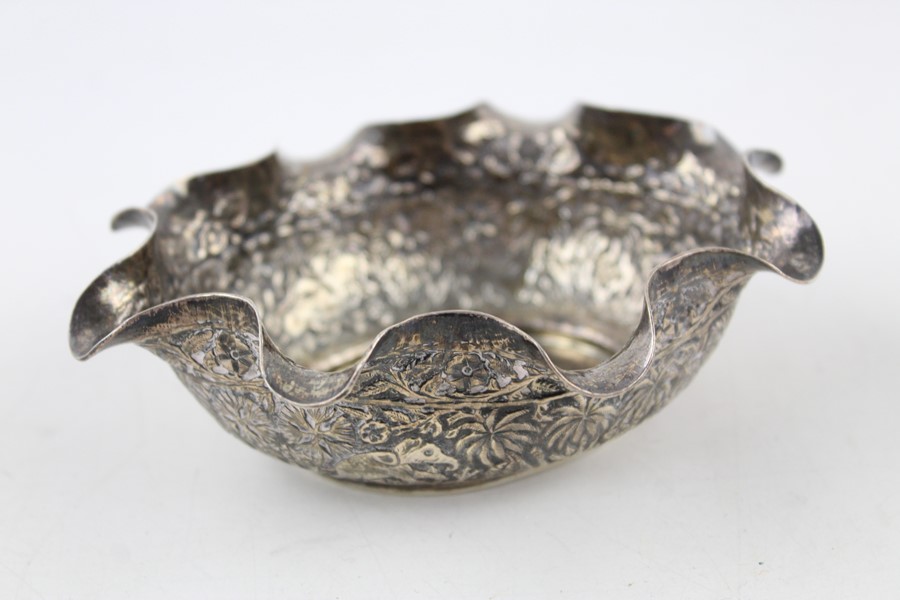 Vintage 925 silver bowl with jungle scene, wavy rim (88g) XRF tested for purity Diameter - 14.5cm